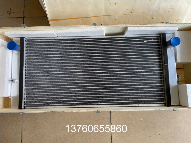 住友SH200-6挖掘機水（shuǐ）箱